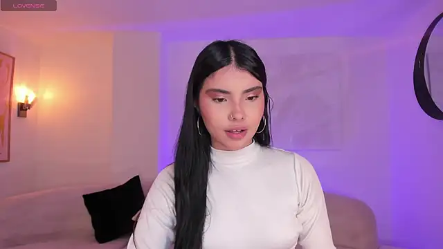 MiaLaurence online show from November 8, 7:28 pm