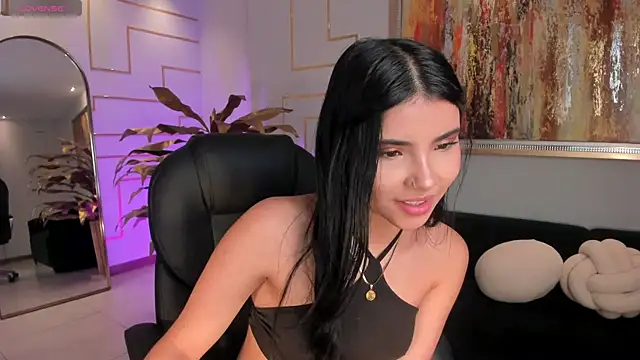 MiaLaurence online show from November 5, 7:39 pm