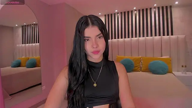 MiaLaurence online show from December 14, 11:38 am