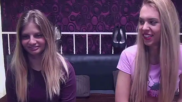 Snapshot of BlondeWitches chatting on November 12, 11:30 pm BlondeWitches online show from November 12, 11:30 pm