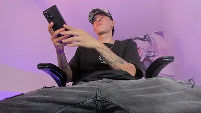 Snapshot of Fran_Boy chatting on December 14, 3:46 am Fran Boy online show from December 14, 3:46 am