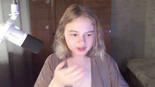 Snapshot of SlipperSherry chatting on October 2, 9:45 am SlipperSherry online show from October 2, 9:45 am