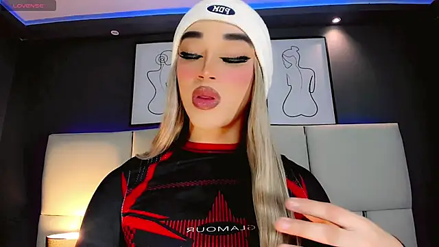 Valeriasmiithh online show from October 30, 9:01 pm