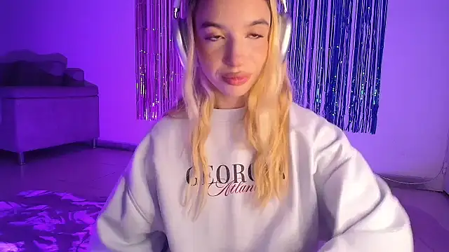 Snapshot of Alina_Lee_t chatting on October 20, 2:46 am Alina Lee t online show from October 20, 2:46 am