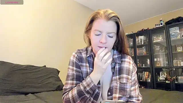 LndsyR90 online show from December 17, 3:33 am