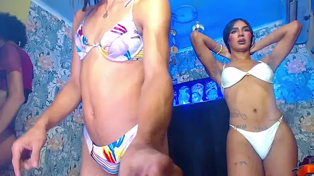 Snapshot of thedirtydollsxxx chatting on November 27, 9:32 am thedirtydollsxxx online show from November 27, 9:32 am