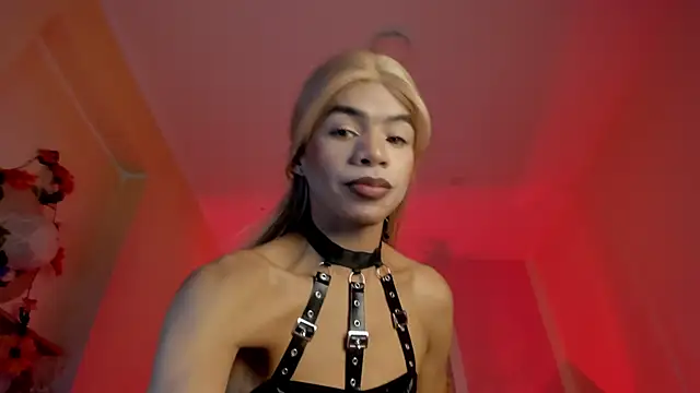 Snapshot of Katy_bratz_ chatting on June 17, 2:22 am Katy bratz online show from June 17, 2:22 am