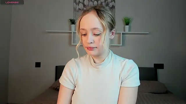 Snapshot of Julliakoill chatting on November 4, 6:17 am Julliakoill online show from November 4, 6:17 am