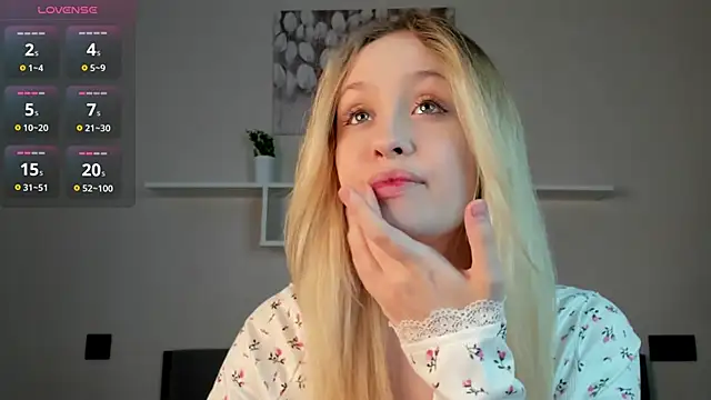 Snapshot of Julliakoill chatting on November 15, 6:17 am Julliakoill online show from November 15, 6:17 am