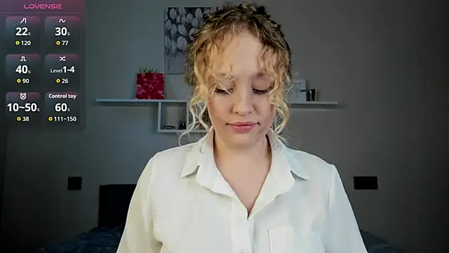 Snapshot of Julliakoill chatting on December 14, 8:42 am Julliakoill online show from December 14, 8:42 am