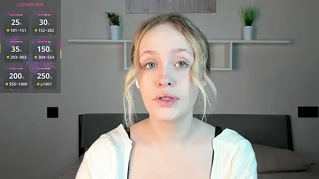 Snapshot of Julliakoill chatting on October 29, 6:12 am Julliakoill online show from October 29, 6:12 am