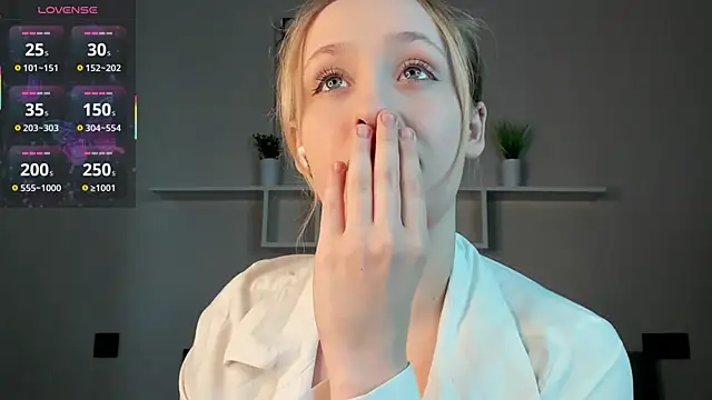 Snapshot of Julliakoill chatting on November 5, 7:44 am Julliakoill online show from November 5, 7:44 am