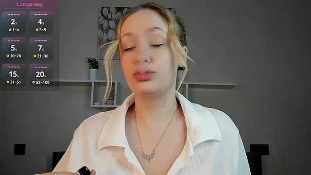 Snapshot of Julliakoill chatting on November 20, 8:26 am Julliakoill online show from November 20, 8:26 am