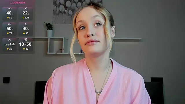 Snapshot of Julliakoill chatting on November 16, 6:51 am Julliakoill online show from November 16, 6:51 am