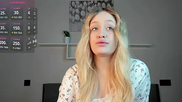 Snapshot of Julliakoill chatting on November 12, 7:34 am Julliakoill online show from November 12, 7:34 am