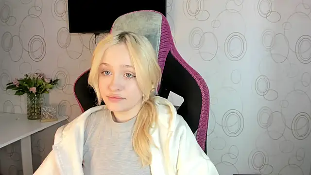 Snapshot of Julliakoill chatting on February 15, 10:36 am Julliakoill online show from February 15, 10:36 am