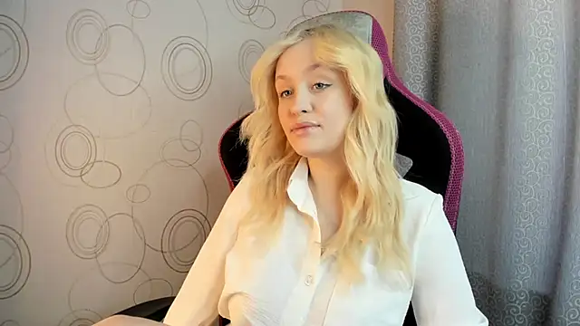 Snapshot of Julliakoill chatting on February 10, 10:14 am Julliakoill online show from February 10, 10:14 am