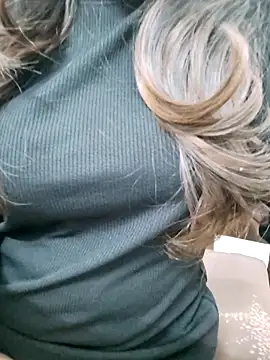 Snapshot of Kayna_Rawat chatting on December 5, 10:47 am Kayna Rawat online show from December 5, 10:47 am