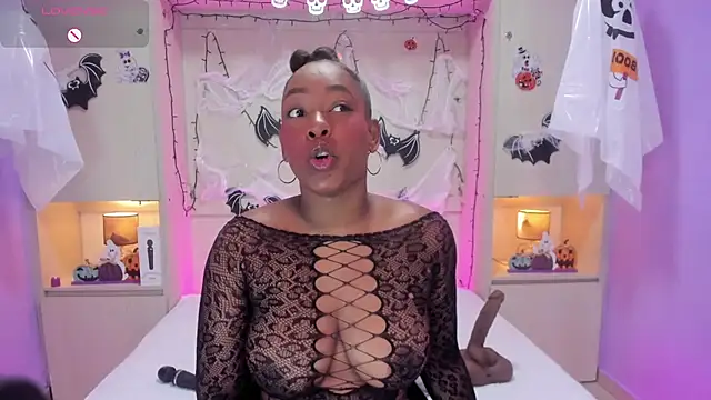 CassiieLondon online show from October 23, 4:11 am