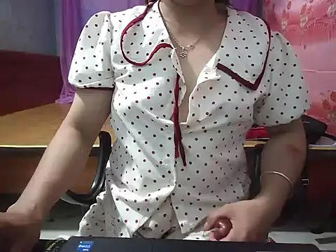 Snapshot of Xue_weng chatting on May 28, 4:24 pm Xue weng online show from May 28, 4:24 pm