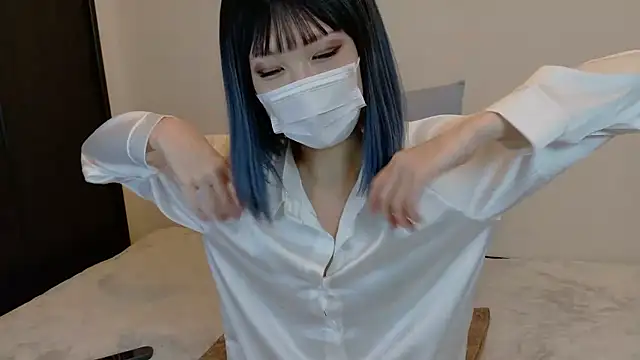 sarina at online show from March 4, 4:31 am