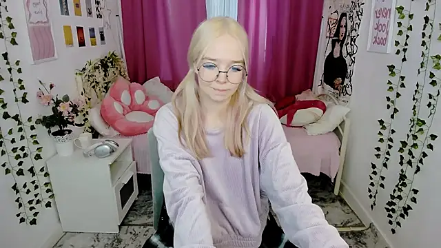 BellaMontgomery online show from March 20, 11:55 am