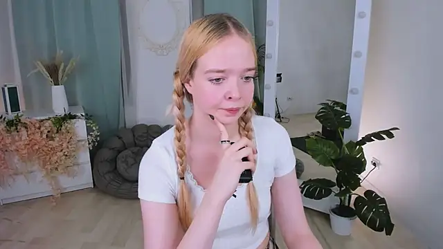 BellaMontgomery online show from November 4, 10:35 pm