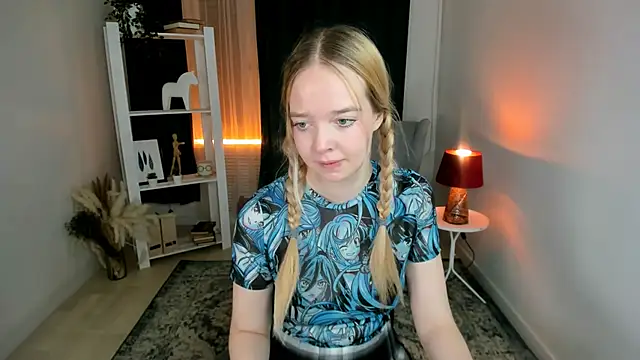 BellaMontgomery online show from December 14, 10:26 pm