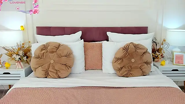 ToriSonn online show from April 13, 12:20 pm