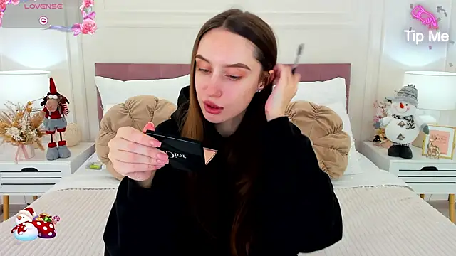 ToriSonn online show from December 14, 6:30 am