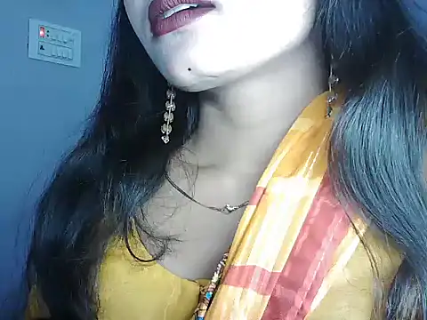 ROSE GOLDE online show from February 19, 4:26 pm