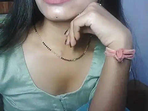 ROSE GOLDE online show from May 17, 3:12 pm