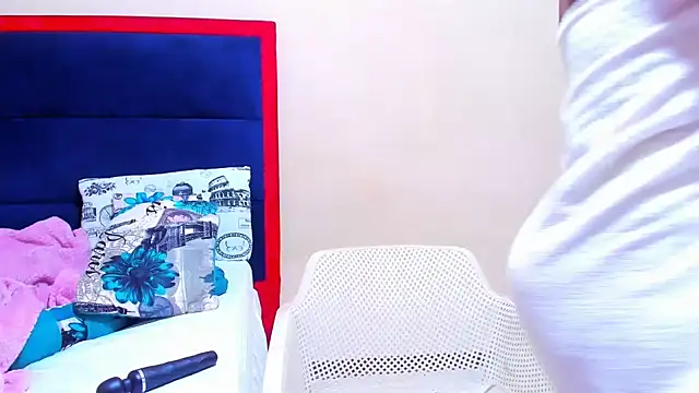 Snapshot of CouplesX96xx chatting on February 19, 7:27 am CouplesX96xx online show from February 19, 7:27 am