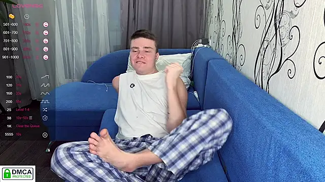 Snapshot of holy_eggs_02 chatting on October 27, 9:49 pm holy eggs 02 online show from October 27, 9:49 pm