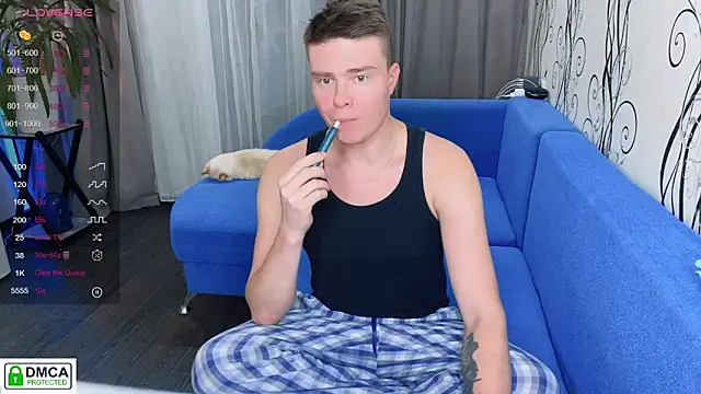 Snapshot of holy_eggs_02 chatting on November 17, 5:17 pm holy eggs 02 online show from November 17, 5:17 pm