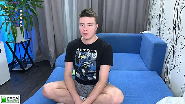 Snapshot of holy_eggs_02 chatting on October 30, 6:38 pm holy eggs 02 online show from October 30, 6:38 pm