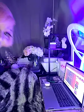 iamlalamilano online show from February 18, 1:18 pm