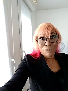 iamlalamilano online show from April 10, 10:11 am