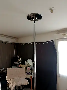 iamlalamilano online show from March 24, 1:44 pm