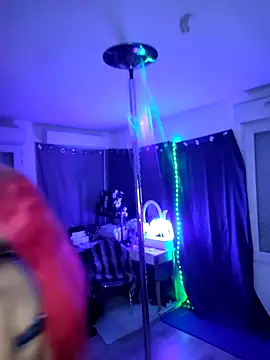 iamlalamilano online show from February 12, 8:08 pm