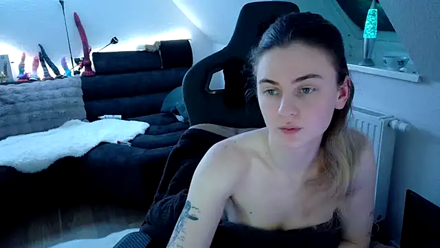 Melly4You online show from March 17, 11:30 pm