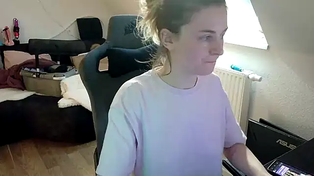 Melly4You online show from April 22, 5:09 pm