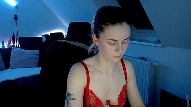 Melly4You online show from April 8, 10:11 pm