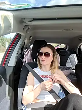 Melly4You online show from April 5, 11:50 am