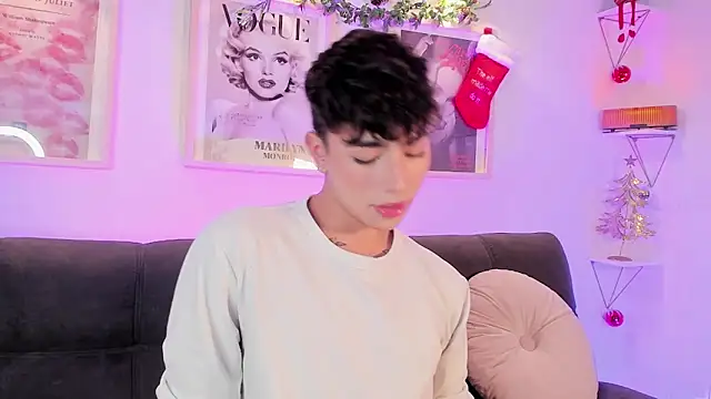 Snapshot of evan_voss chatting on December 15, 1:06 pm evan voss online show from December 15, 1:06 pm