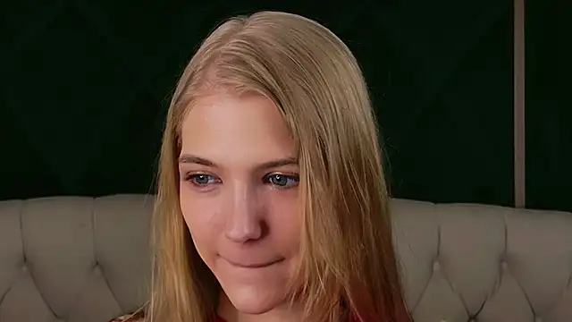 4example Chloe online show from April 6, 5:30 am