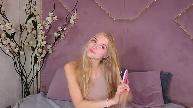 4example Chloe online show from September 28, 10:55 am