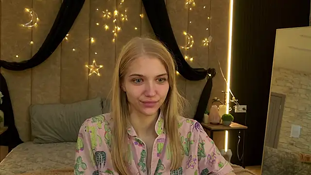 Snapshot of 4example_Chloe chatting on April 20, 5:21 am 4example Chloe online show from April 20, 5:21 am