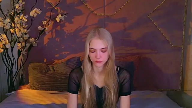 4example Chloe online show from October 16, 10:56 am