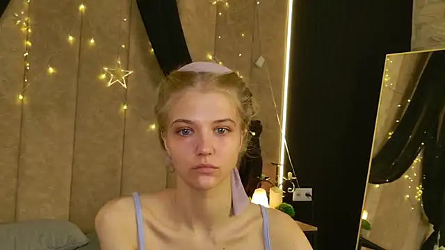 Snapshot of 4example_Chloe chatting on May 11, 5:09 am 4example Chloe online show from May 11, 5:09 am